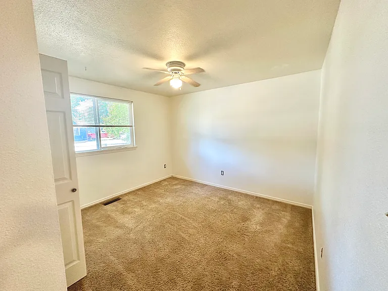 204 Gibson St — Photo 9