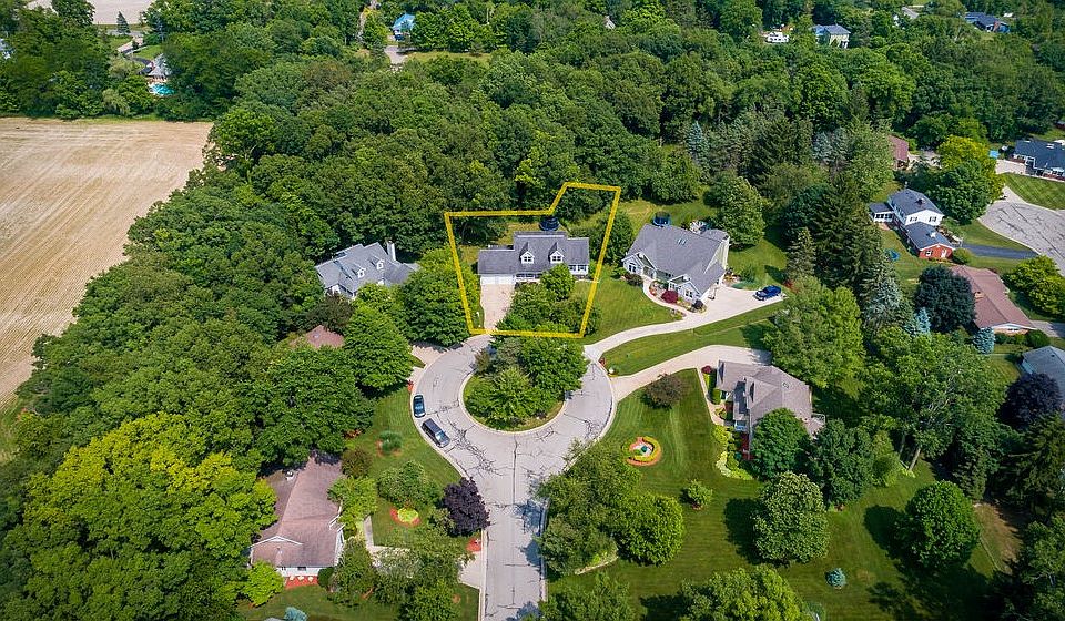 1st image of 264 Oakwood Ct