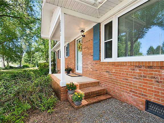 2nd image of 2281 Munsen Rd