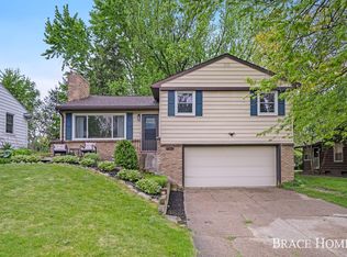 1435 Yorkshire St SE, Grand Rapids, MI 49508