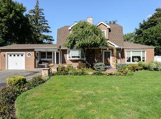 143 Manchester St, Westbury, NY 11590