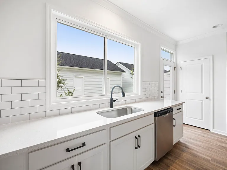 762 Blueway Ave — Photo 10