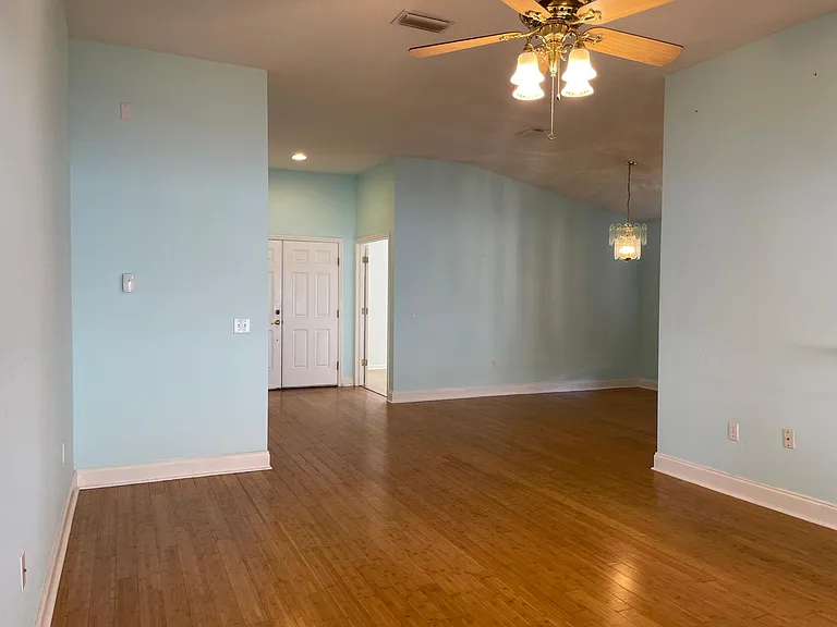 7169 Hamilton Park Blvd — Photo 3