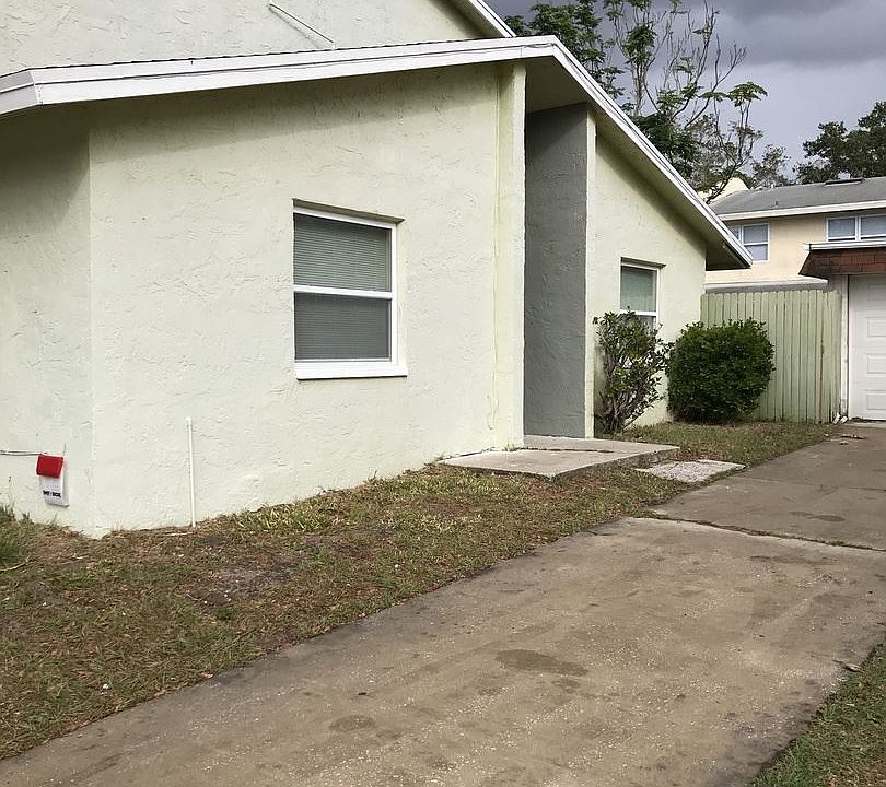 2nd image of 2075 Loma Linda Way N