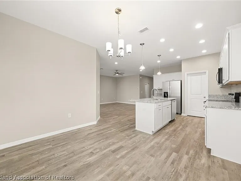 845 Peachtree Dr — Photo 4