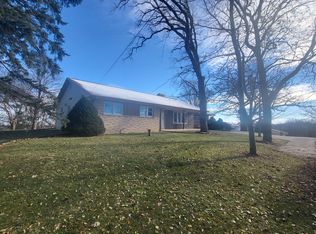 14 Hillside Rd, Edgerton, WI 53534