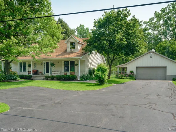 8151 Cogswell St, Romulus, MI 48174