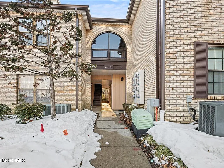 203 Wellington Pl — Photo 29