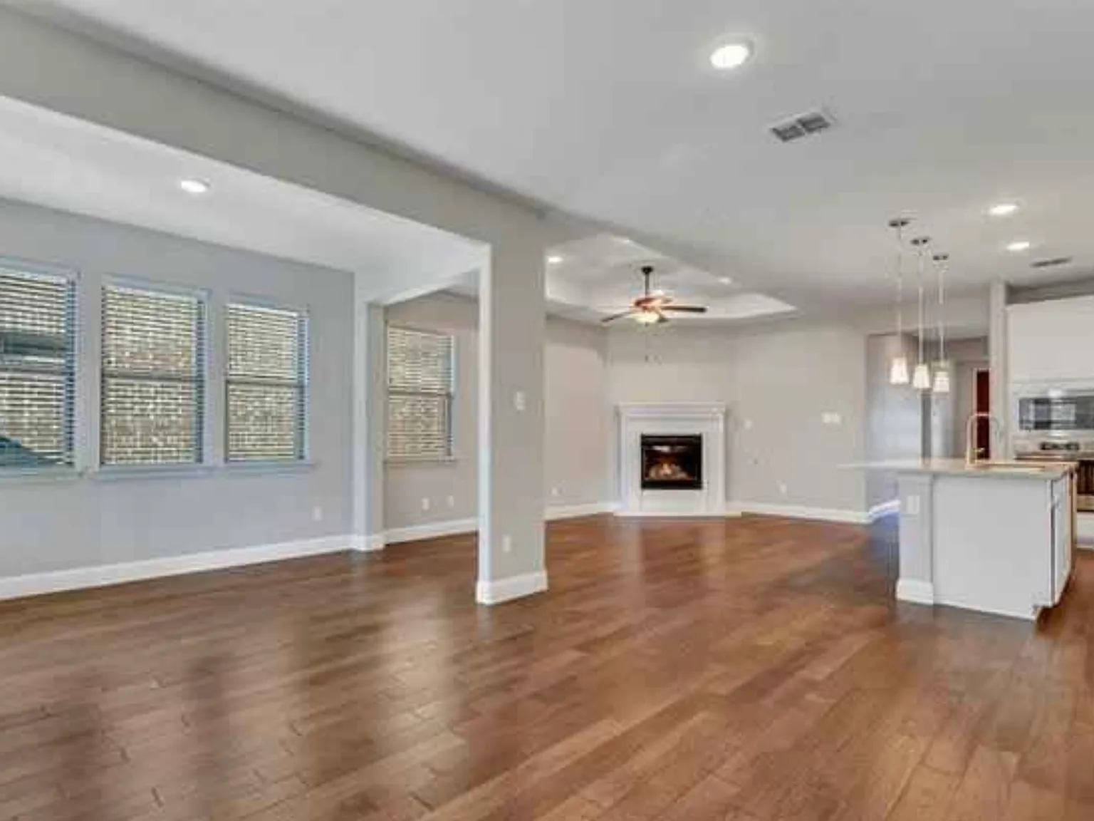 3 bed, 1672 sqft, $2,600 — Photo 3