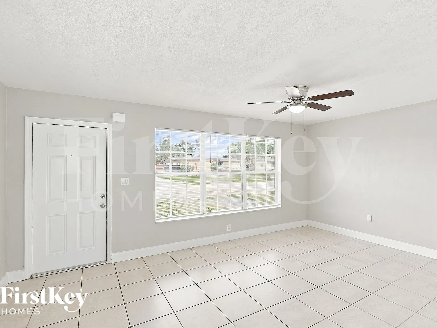 3 bed, 1.0 bath, 1240 sqft, $2,915 — Photo 4