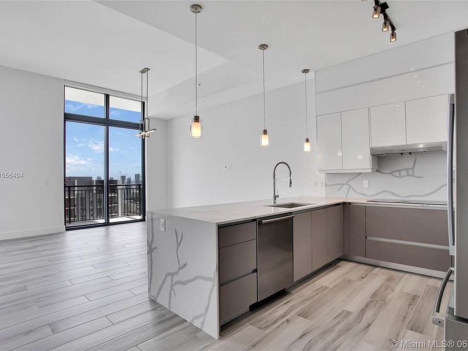 1st image of 400 NW 1st Ave #4707