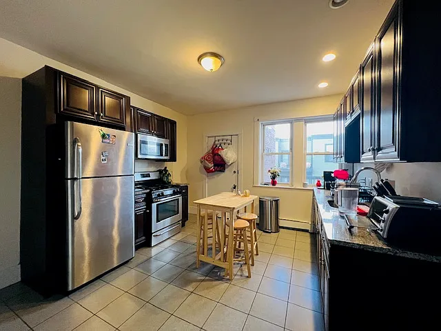 4 bed, 1500 sqft, $4,000 — Photo 4
