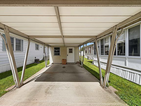 4th image of 3333 Ravenswood Rd