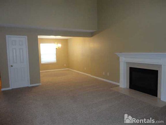 3rd image of 7442 Holyoke Cir