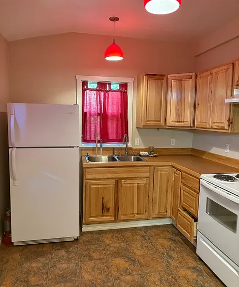 1718 Walnut St — Photo 3