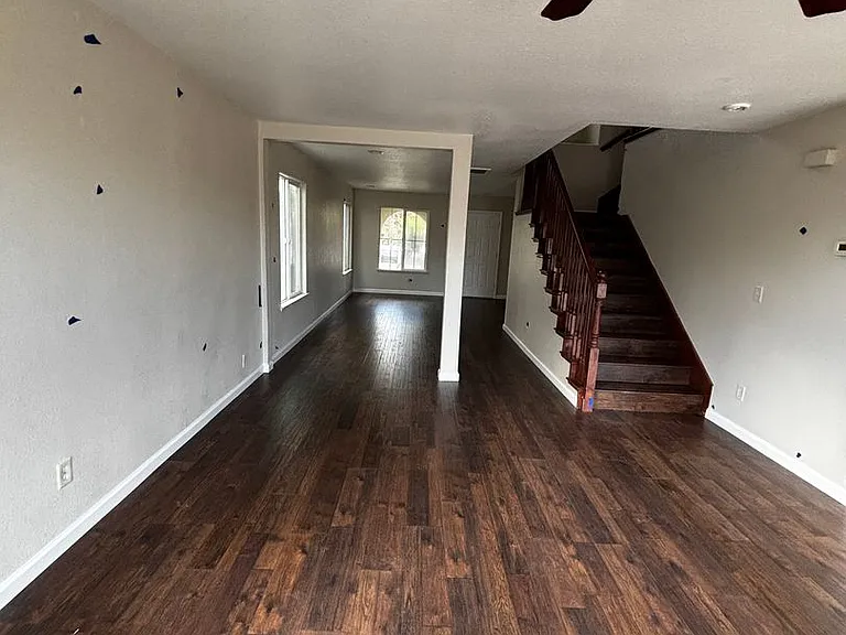866 Papaya St — Photo 3
