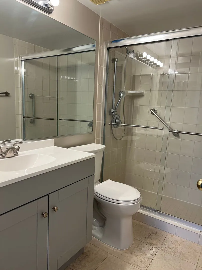 Beautiful and spacious 2 BR 2FB condo in gated community — Photo 4