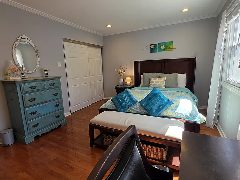 1281 Harrow Cres #1 — Photo 19