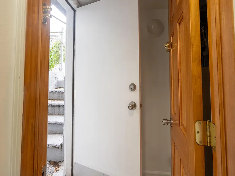 150 19th St #1 — Photo 14
