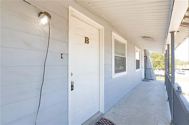 2 bed, 1.0 bath, 800 sqft, $1,397 — Photo 2