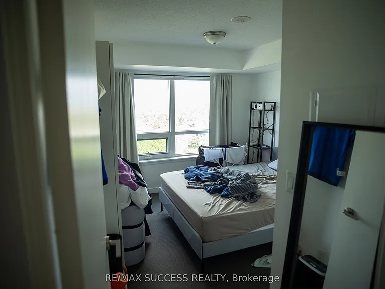 812 Lansdowne Ave #211 — Photo 5