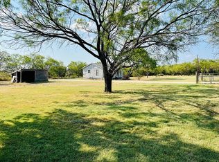 1997 Scoggins Rd, Pilot Point, TX 76258