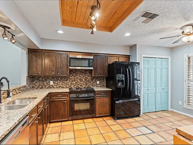 9313 Evening Star Ln — Photo 12