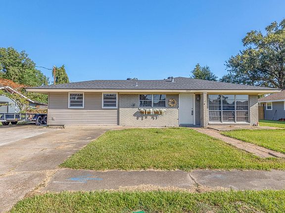 2nd image of 1002 Maria Dr