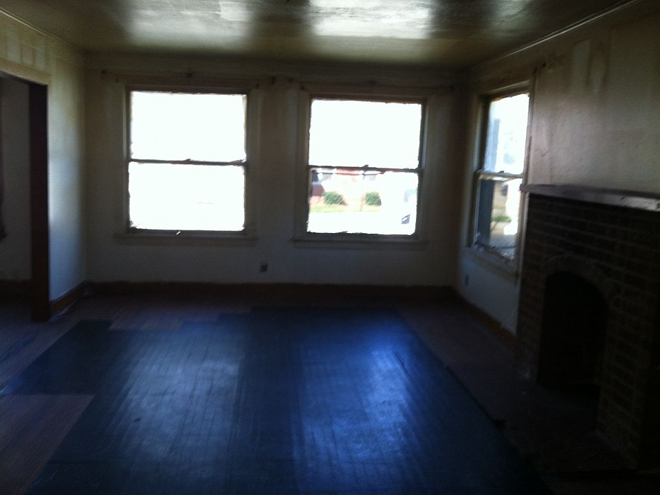 2nd image of 1061 Wilkinson St