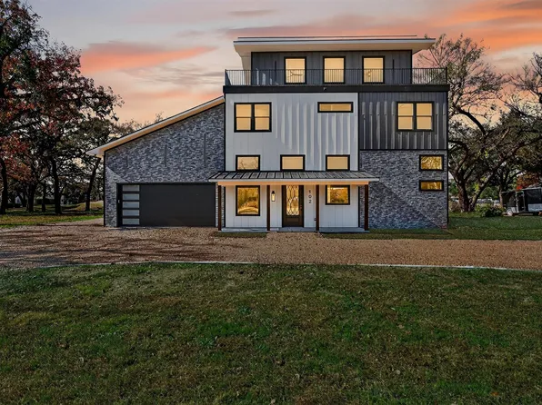 102 Huron Trl, Lake Kiowa, TX 76240