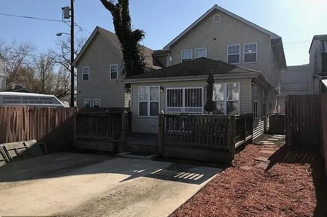 1048 45th St NE — Photo 12