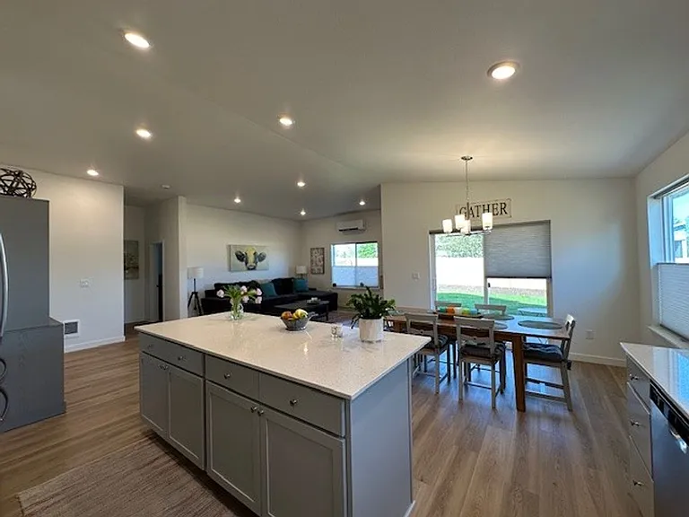 710 NE Rickenbacker Rd — Photo 2
