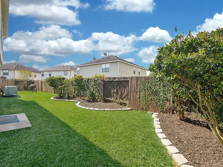 2410 Crossmill Ln — Photo 42