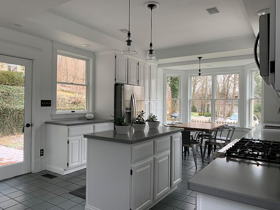 1st image of 475 W Broadway