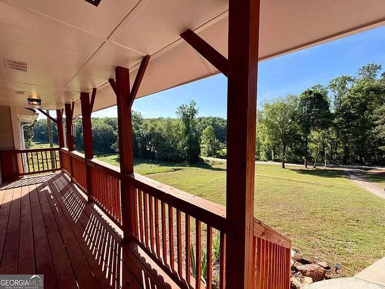 285 Lakeshore Dr — Photo 4