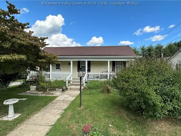 265 Pike St, Hartford, WV 25247