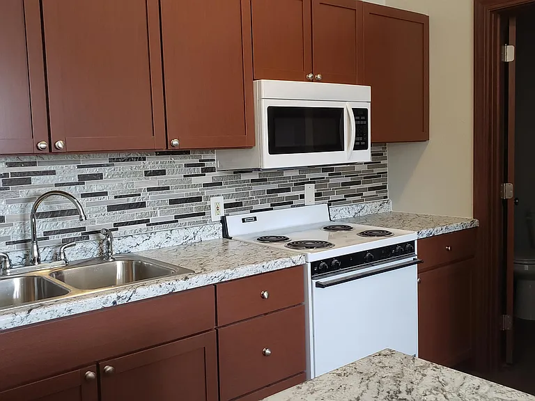 35 Lake St S #4 — Photo 3