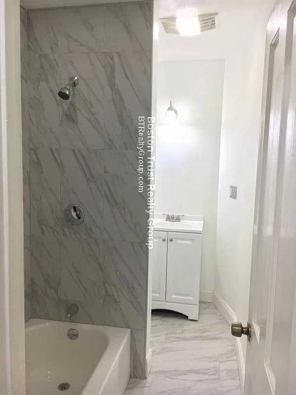 4 bed, 1300 sqft, $8,000 — Photo 2