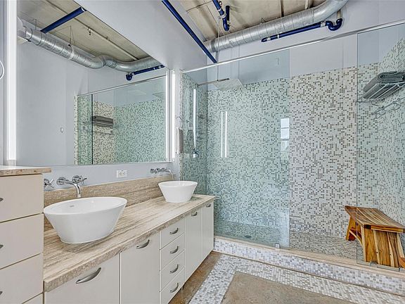 4th image of 425 N Andrews Avenue #301