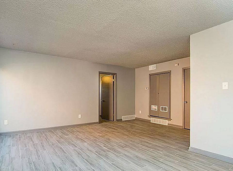 Experience the spaciousness of this modern living room, perfect for relaxation and entertaining.