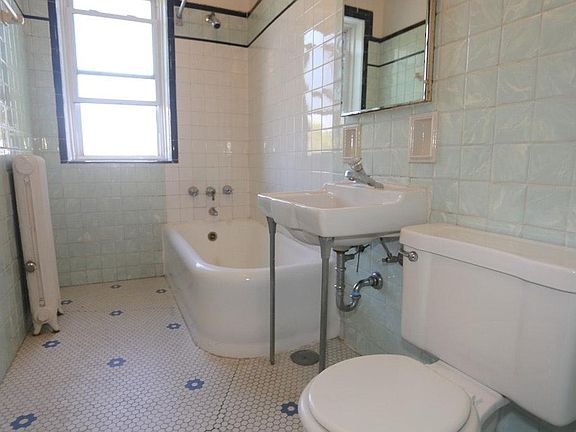 2nd image of 4844 N Hoyne Ave #3north