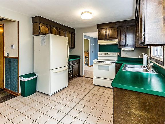 4th image of 317 Helfer Ln