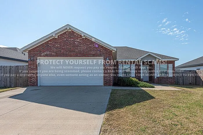 211 Grove Ln — Photo 1