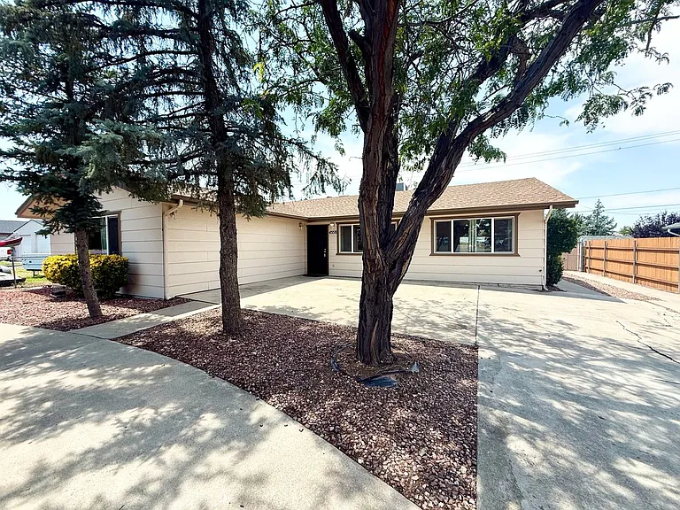 4558 N Miner Rd — Photo 3