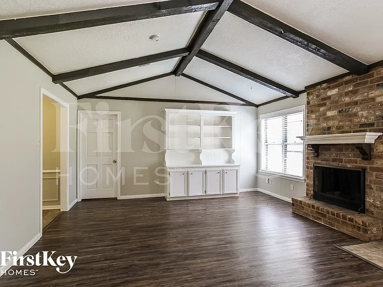 3811 Fernglade Dr — Photo 4