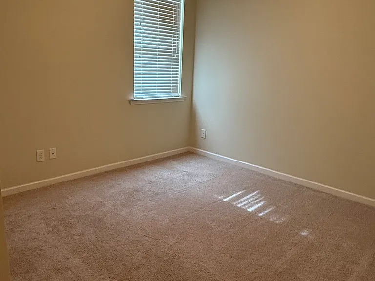 1629 Robindale Dr — Photo 11