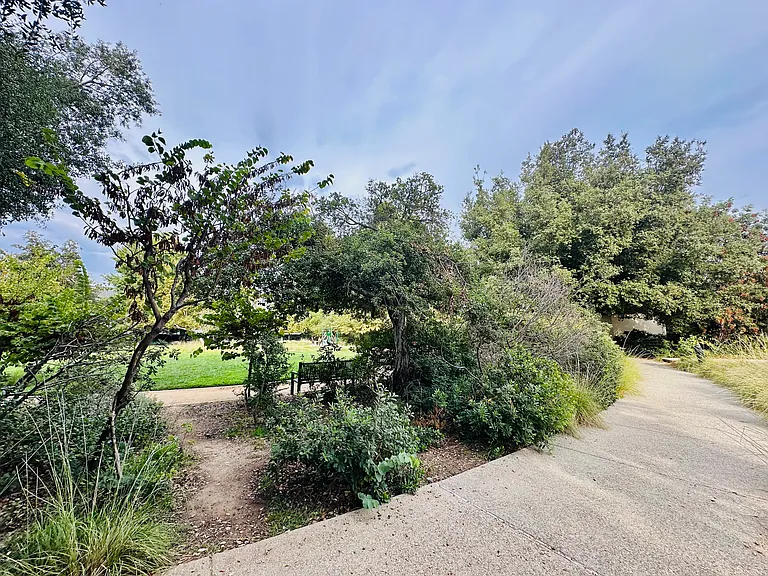 2852 Rosanna St #2852 — Photo 17