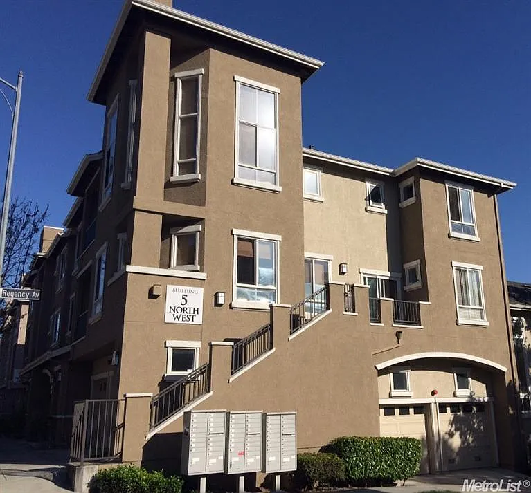 498 Marble Arch Ave photo 1