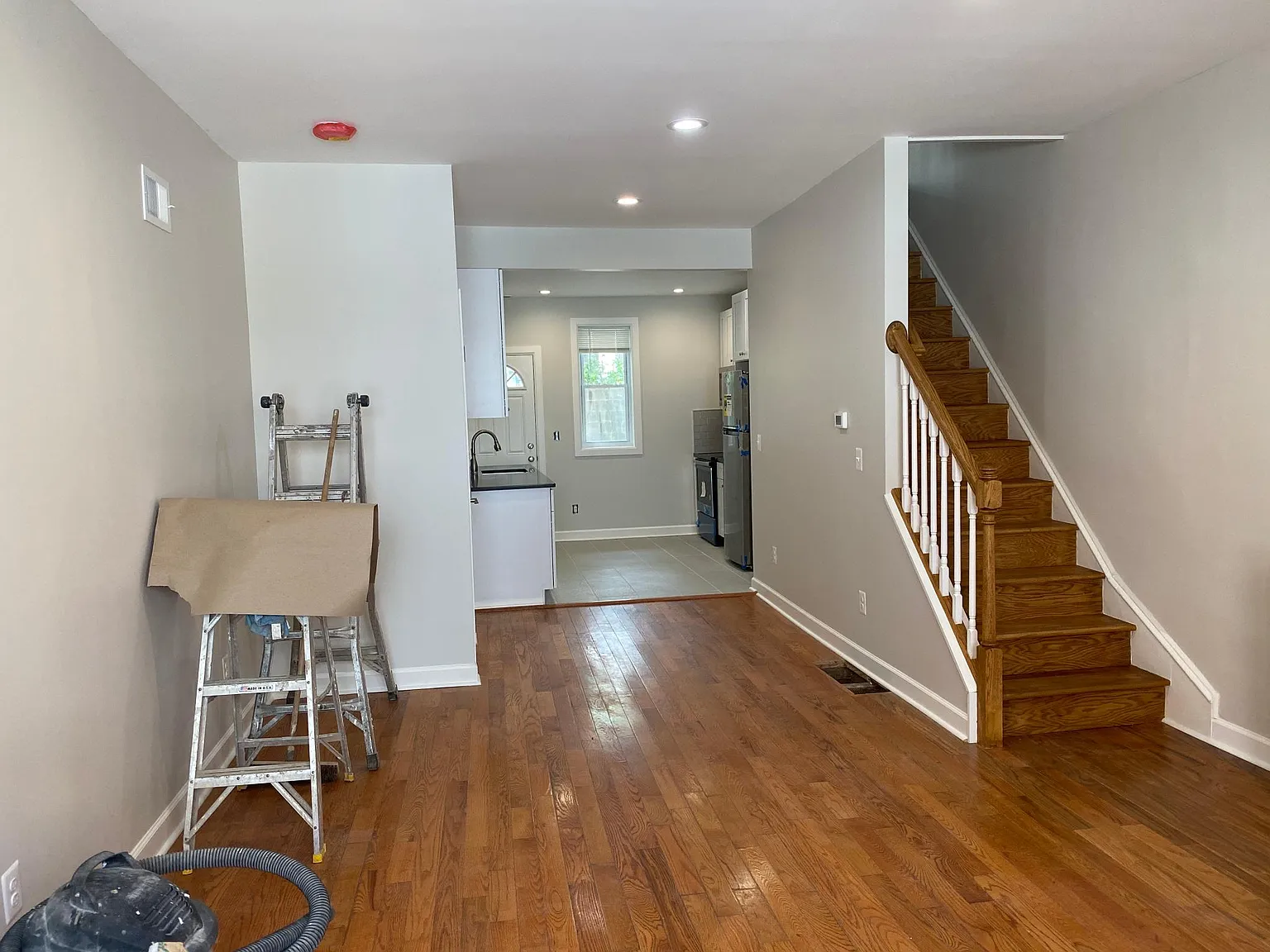 3 bed, 1.5 bath, 1120 sqft, $2,300 — Photo 2