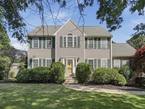 7 Zachary Ln, Franklin, MA 02038